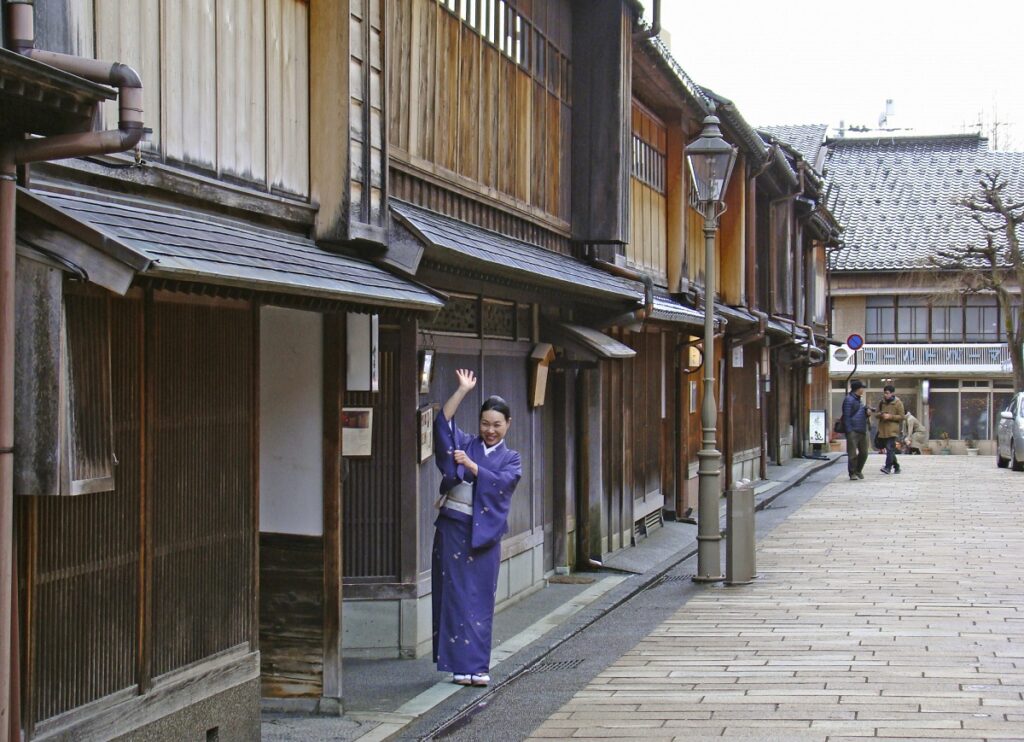 Begegnungen in der Altstadt von Kanazawa