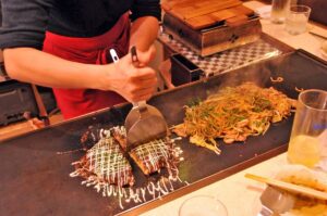 Okonomiyaki - die japanische Pizza