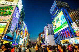 Dotonbori in Osaka mit dem berühmten Glico Running Man Schild